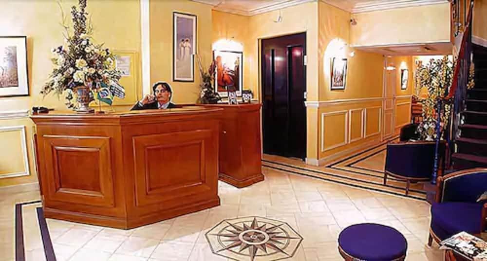 Hotel Unic Renoir Saint Germain París Exterior foto
